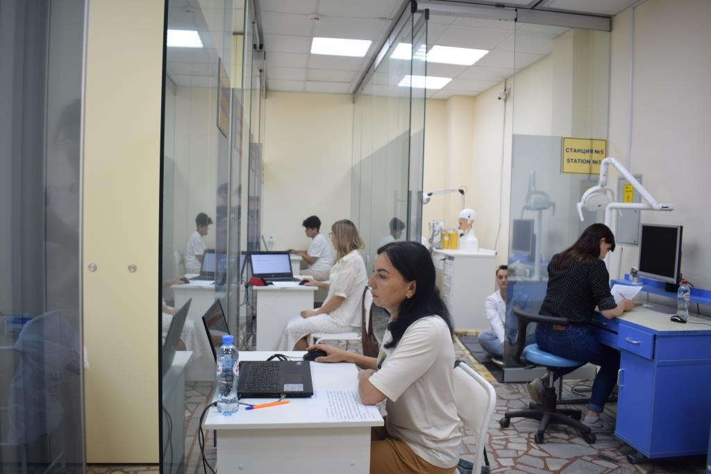 В аккредитационно – симуляционном центре медицинского факультета «ЧГУ им. И.Н. Ульянова» проходит второй этап аккредитации выпускников 2024 года